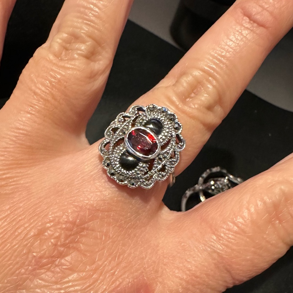 Antique style Marcasite and Garnet 925 FAS sterling silver ring size 7 - Picture 6 of 6